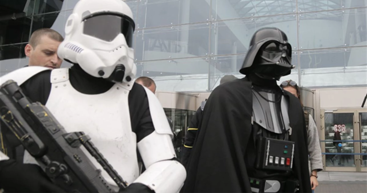 Milletvekili Adayı Oy Kullanmaya Darth Vader Kostümüyle Geldi!