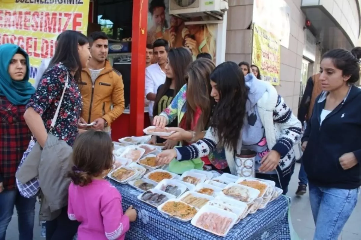 Okul Öğrencilerinden Kermes