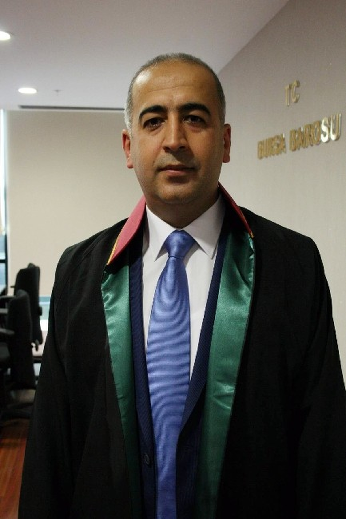 Çocuklarına Ders Çalıştırırken Hukuk Fakültesini Bitirip Avukat Oldu