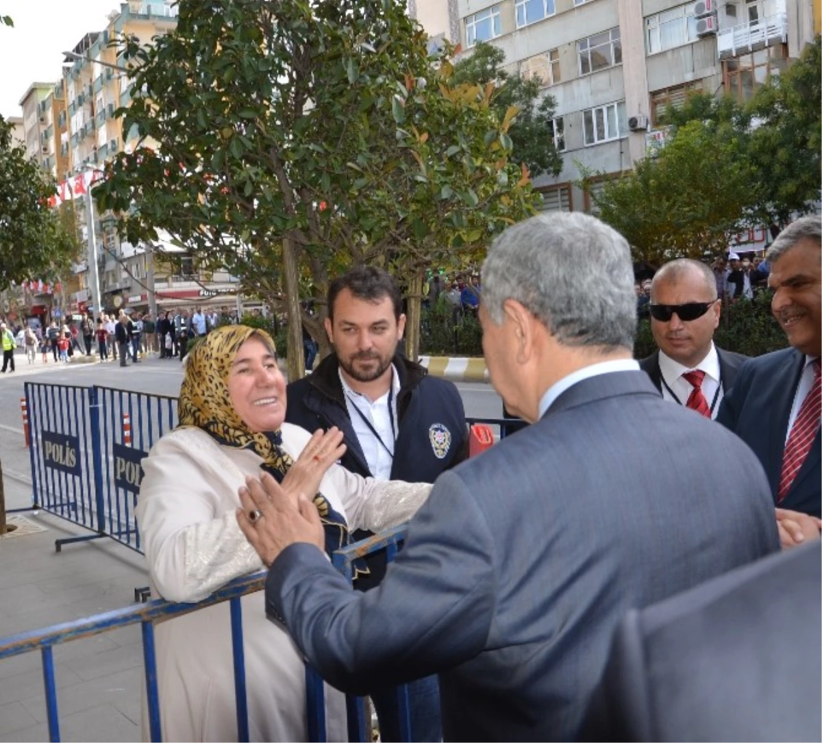 Sırma Teyzeden Arınç\'a "Polise Tokat Attırmayın" Talebi