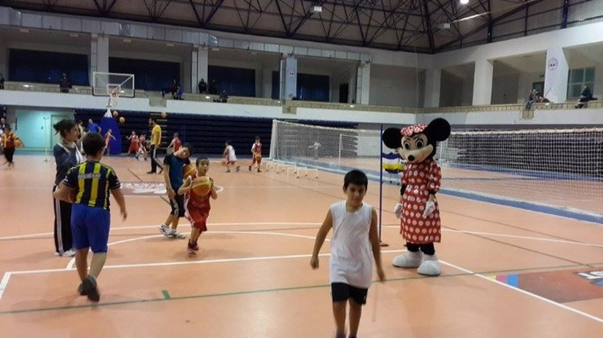 12 Dev Adam Basketbol Okulları Kayseri Grubu Çalışmalarını Sürdürüyor