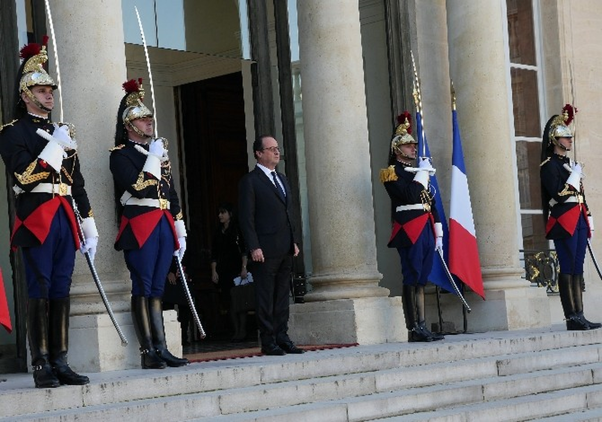 Aliyev, Fransa\'da Hollande\'la Görüştü