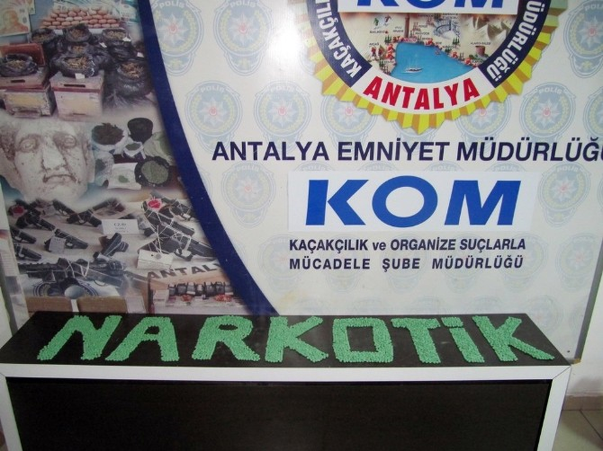 Antalya\'da Uyuşturucu Madde Pazarlayan 7 Kişi Yakalandı