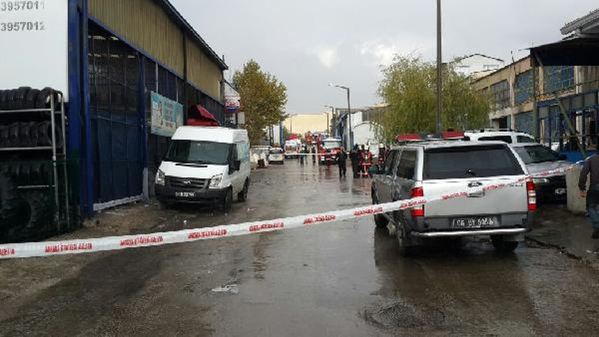 İvedik\'teki İş Yerinde Gaz Sıkışması Sonucu Patlama Meydana Geldi (2)
