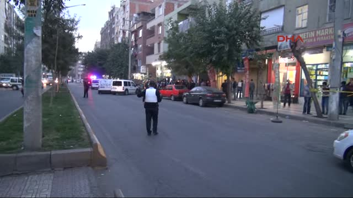 Çerkezköy\'de 3 Katlı Binada Yangın Paniği