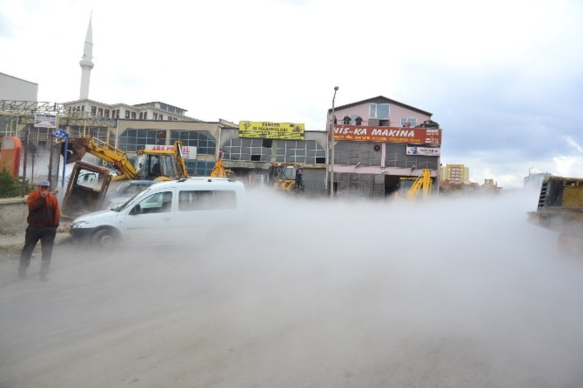 Buz İmalathanesinde Patlama: 5 Kişi Yaralandı