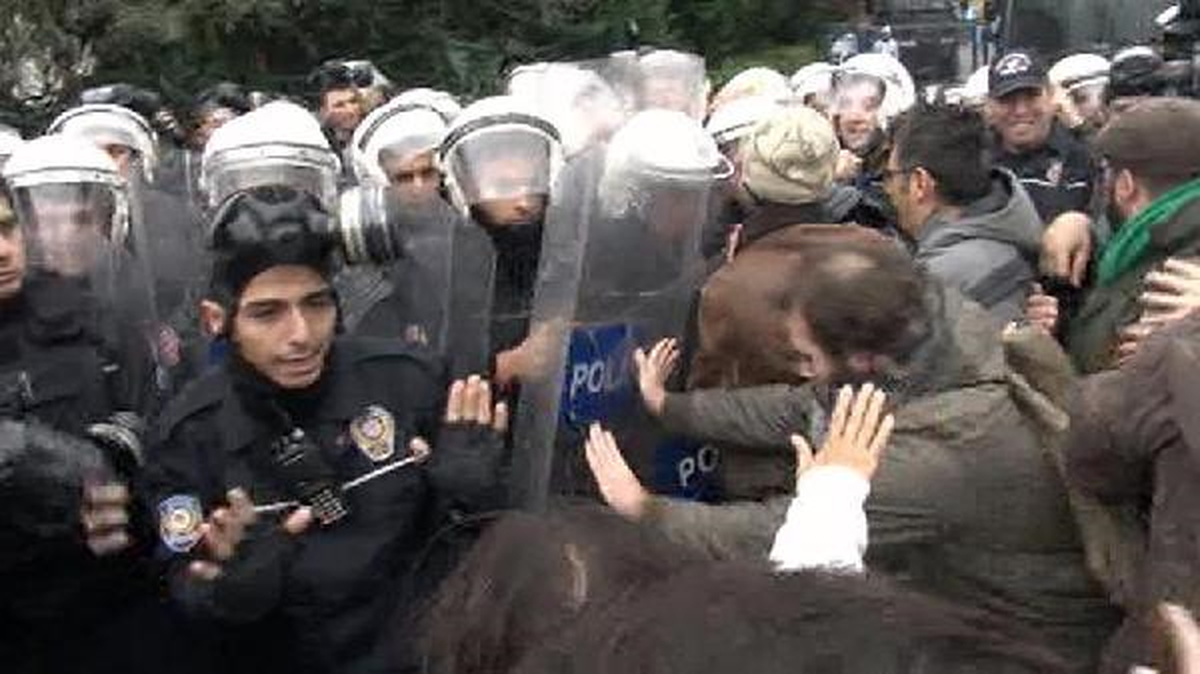 CHP\'li Bekaroğlu: \'Burada Cami Yapılacak\' Denirse Camiyi Biz Yaptıracağız