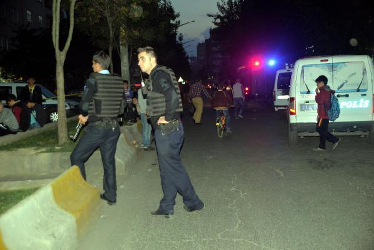 Diyarbakır\'da PTT Şubesinde Silahlı Soygun