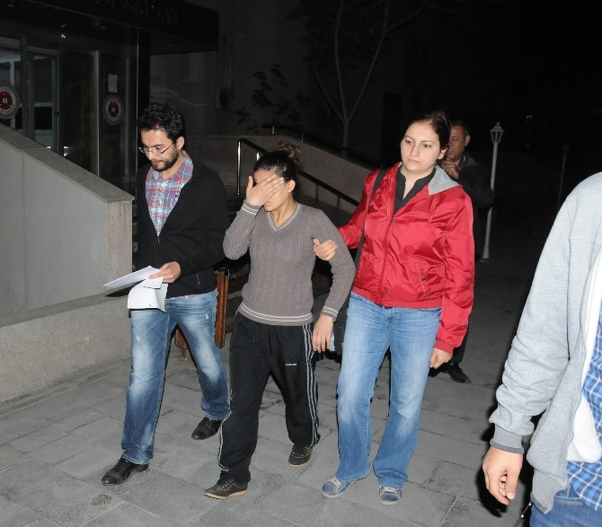 Doğurduğu Bebeğini Banyoda Öldürdüğü İddia Edilen Kadın Tutuklandı