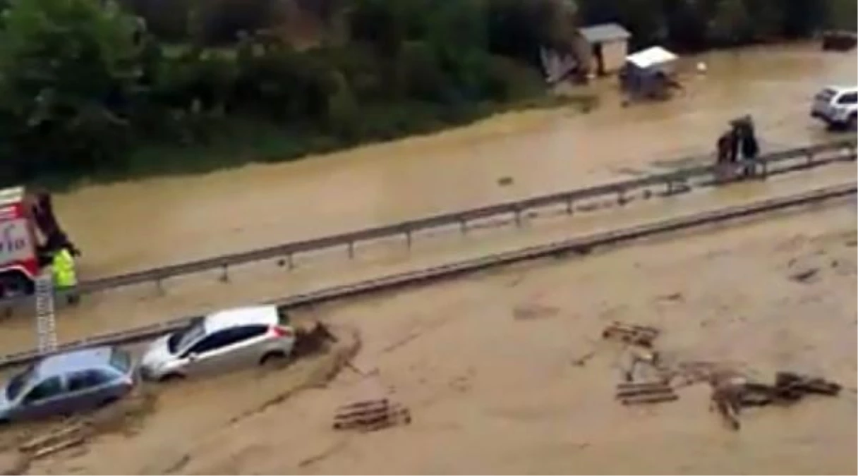 E-5 Karayolunu Nehre Çeviren Sel Felaketinde İlk Anları