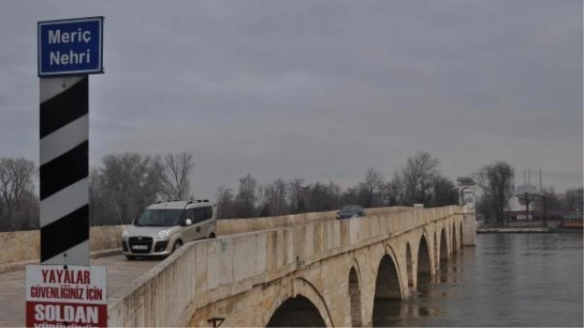 Meriç Üzerindeki Süvari Köprüsü Trafiğe Kapatıldı