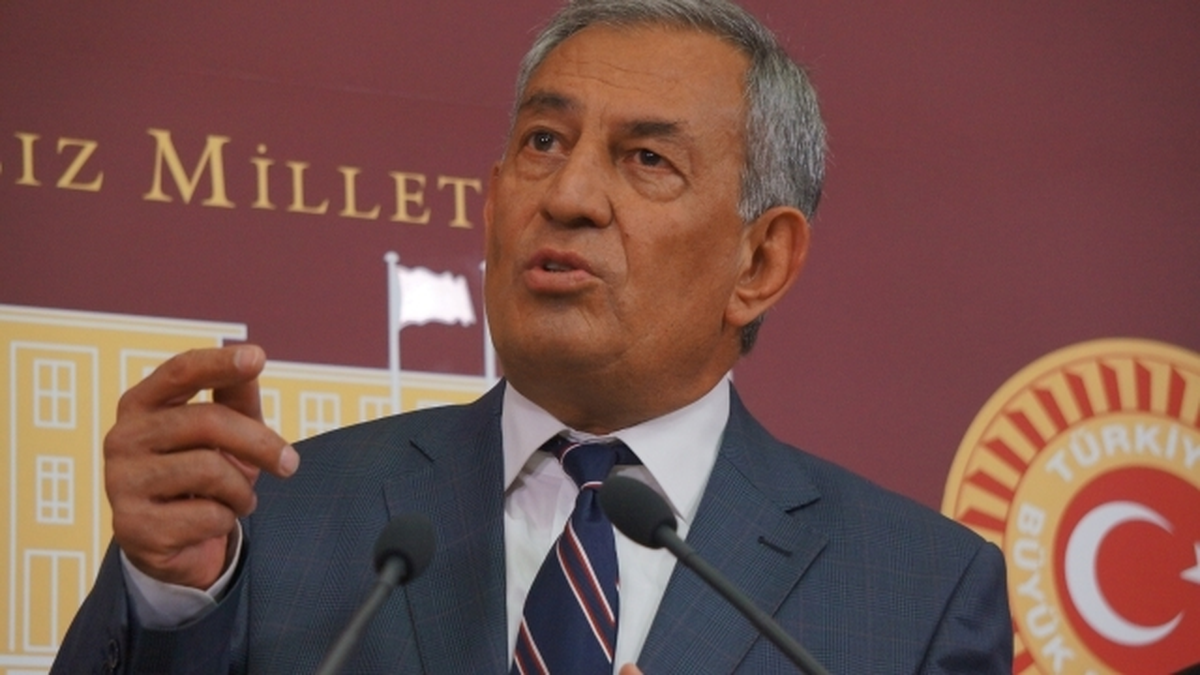 HDP\'li Çelik: Bayrak Yakanlar Hastalıklı Kişilerdir