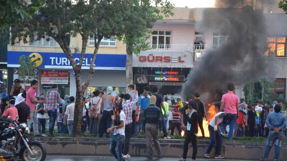 Işid Bahanesiyle İzinsiz Gösteriler