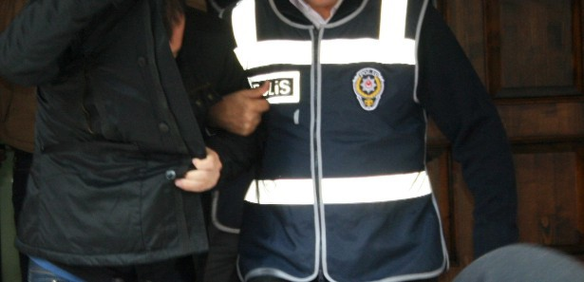 İzmir Polisi 1 Haftada Aranan 434 Kişiyi Yakaladı