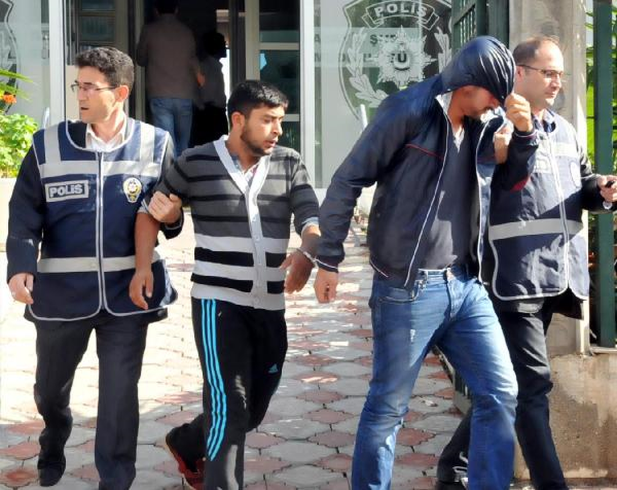 20 Yaşındaki Genç Kardeşini Rahatsız Edeni Kalbinden Bıçakladı