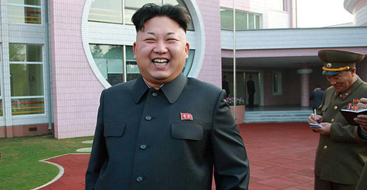 Diktatör Kim Jong-un Kahkaha Atarken Görüntülendi