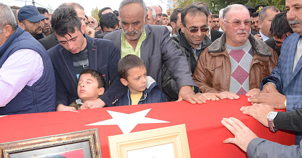 Konyalı Şehit Uzman Çavuş\'un Cenazesinde Gerginlik
