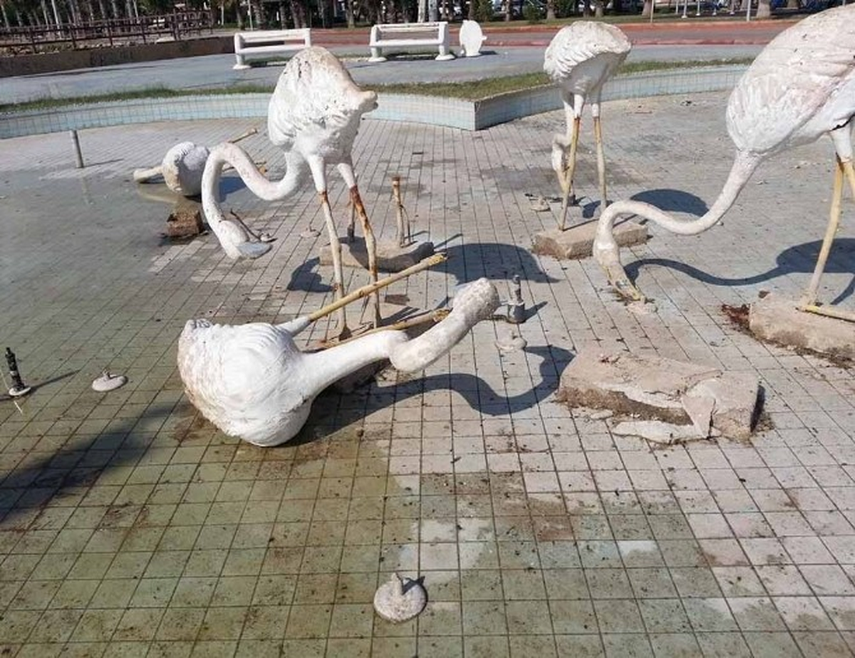 Mersin Kültür Parkı\'ndaki Pelikanları Kırdılar