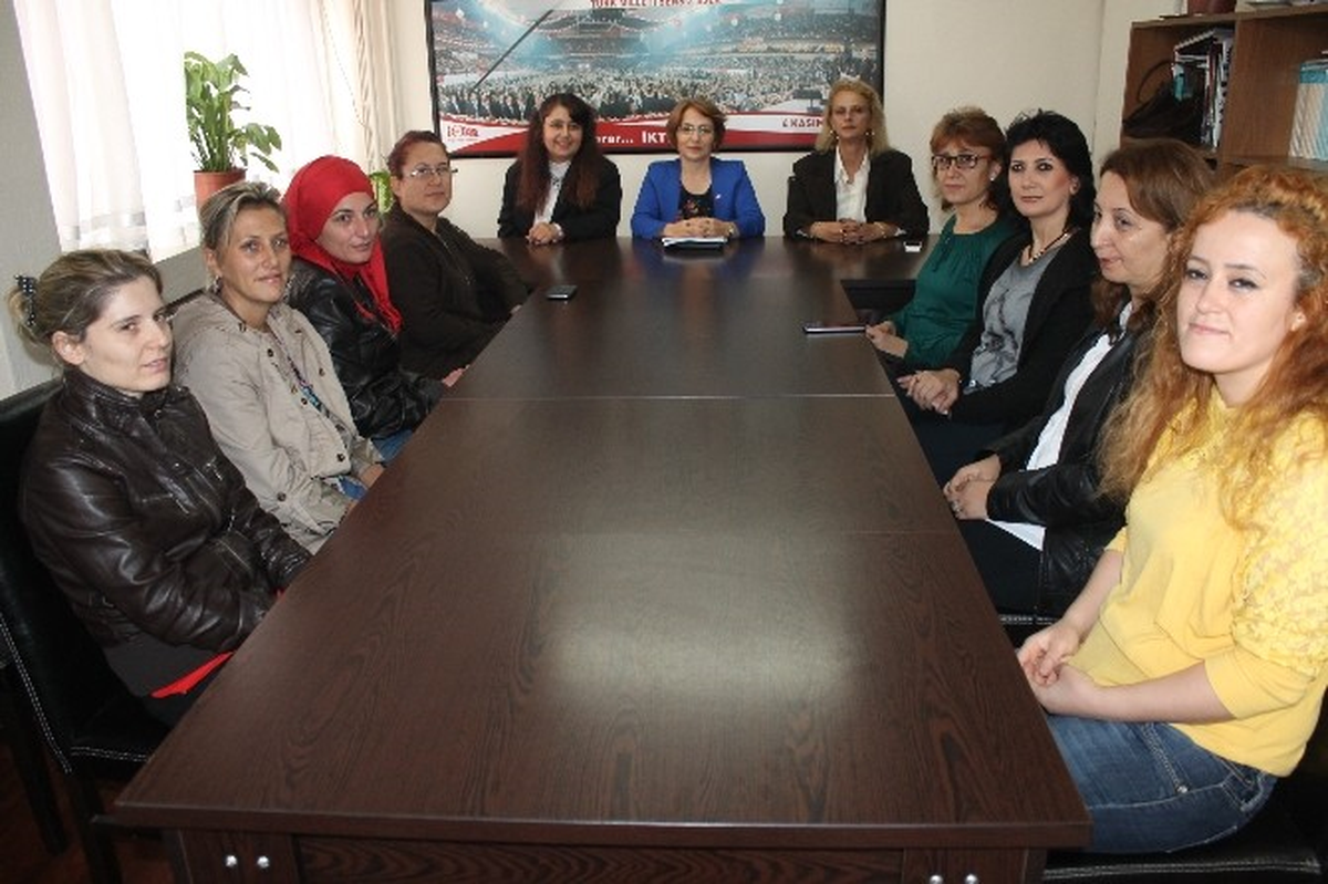 MHP Kadın Kolları Basın Toplantısı Düzenledi