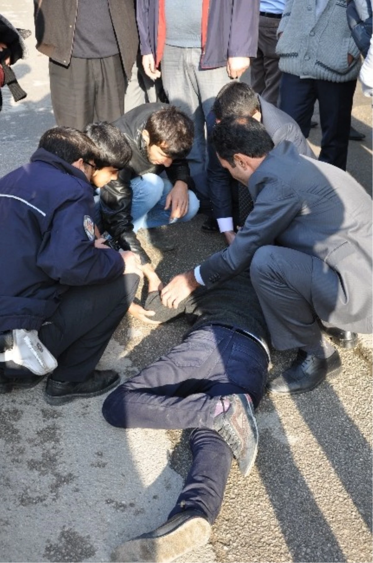 Elbistan\'da Otomobilin Çarptığı Lise Öğrencisi Yaralandı