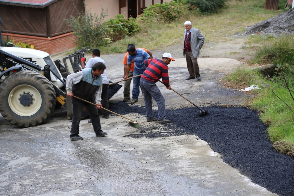 Sapanca Belediyesi Asfalt Yama Çalışmalarına Devam Ediyor