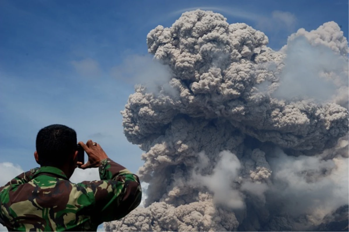Sinabung Yanardağında Büyük Patlama