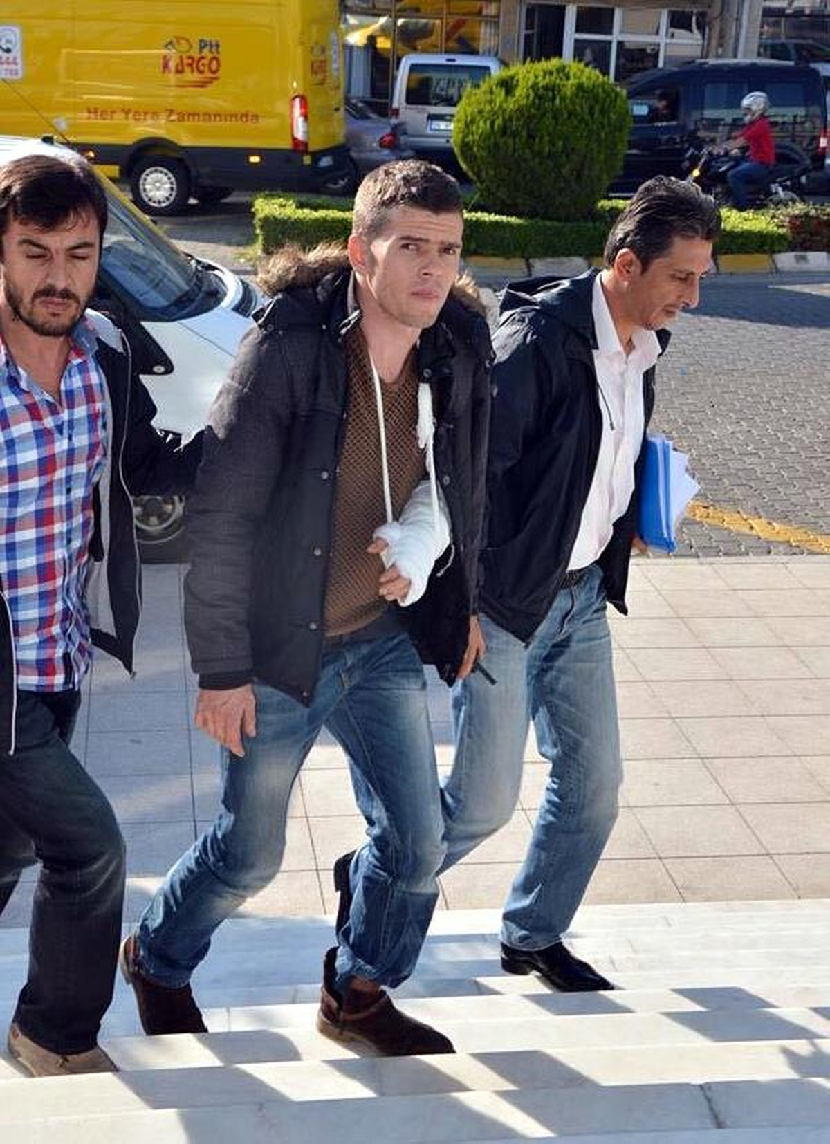 Taciz Şüphelisi Kaçarken Kolunu Kırdı