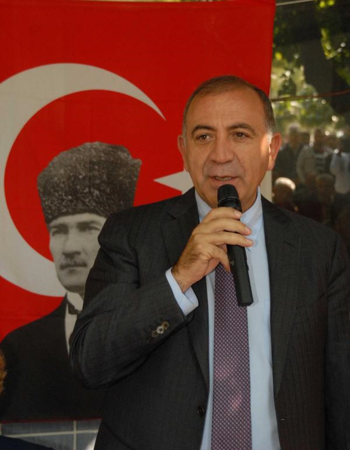 Tekin: Chp, Bayramda Alanlarda Olacak