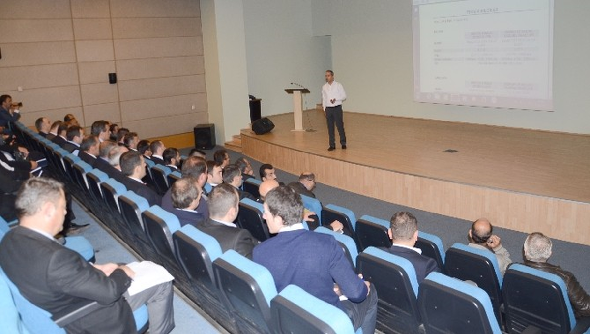 Trabzon\'da Otobüs Şoförlerine Güvenli Sürüş Semineri