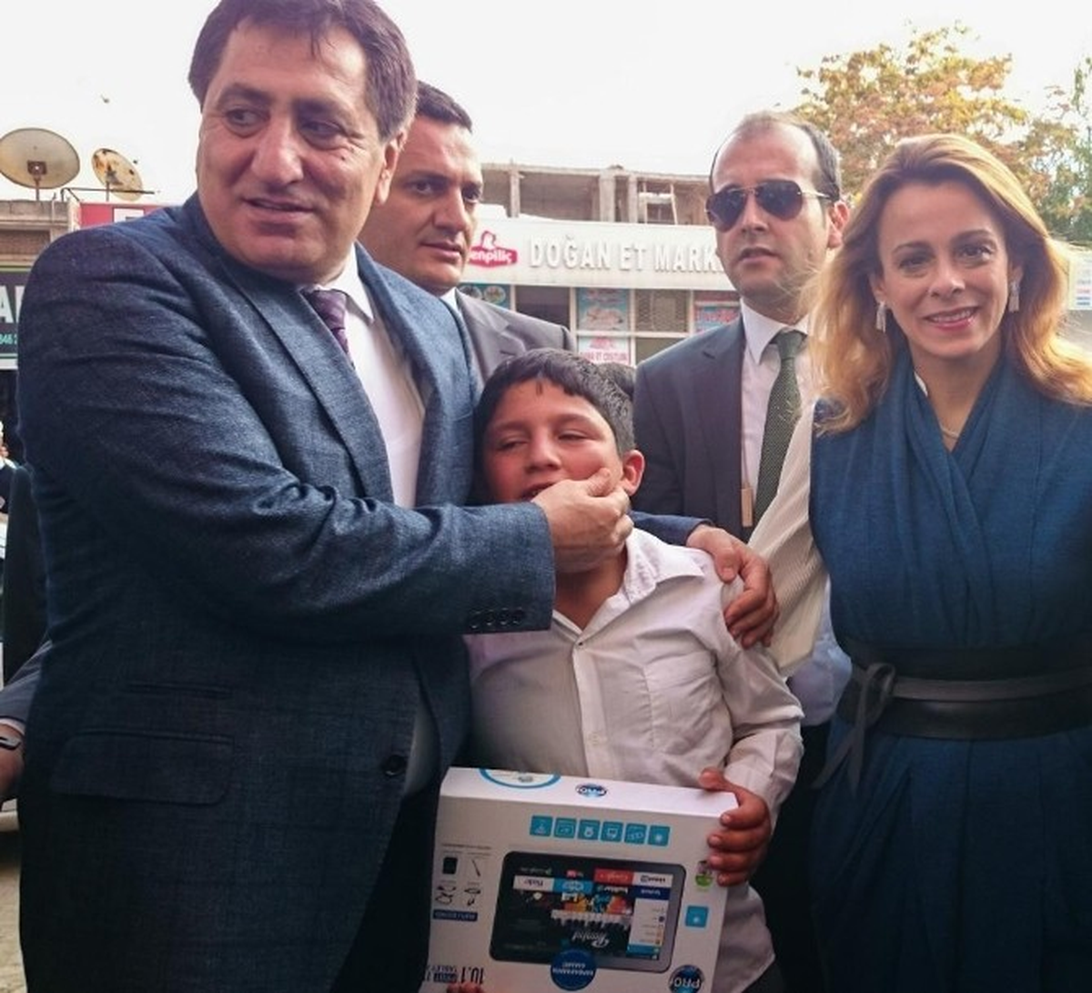 Vali Küçük Çocuklarla Bir Araya Geldi