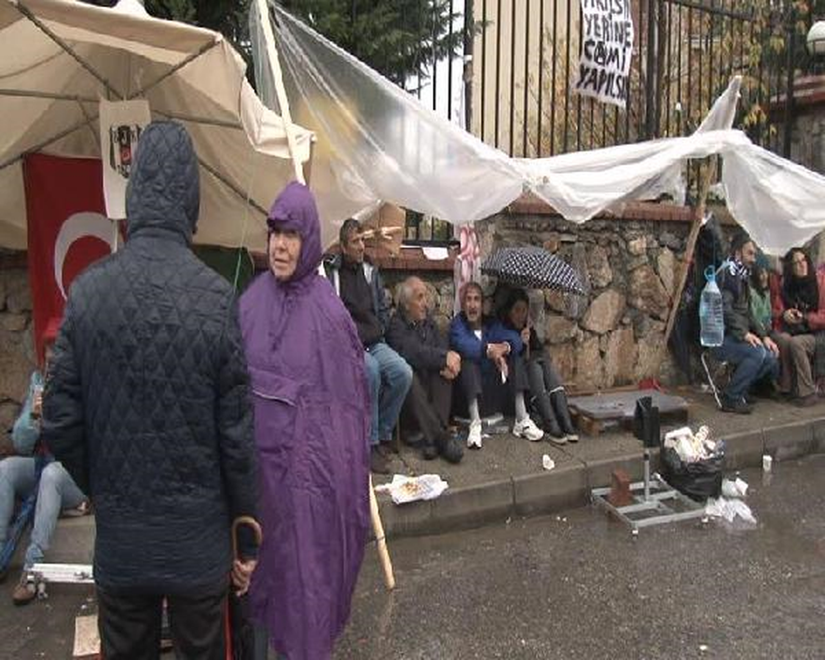 Validebağ\'da "Nöbet" Yağmur Altında Devam Ediyor