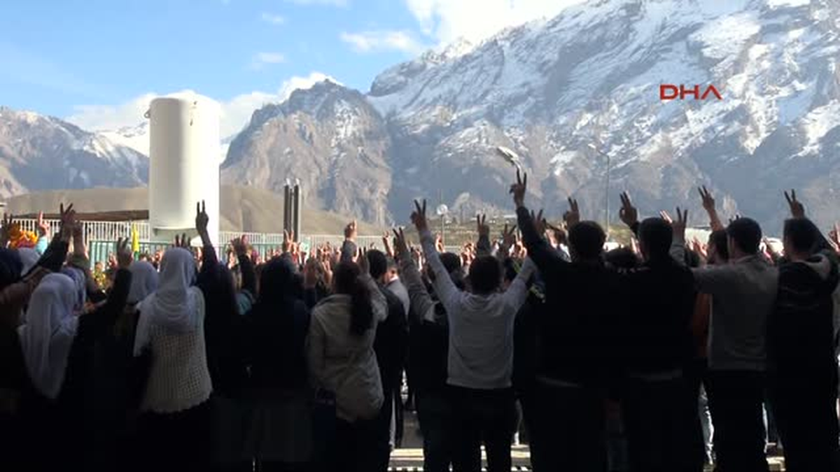 Ypg\'linin Cenazesi Hakkari\'de Toprağa Verildi