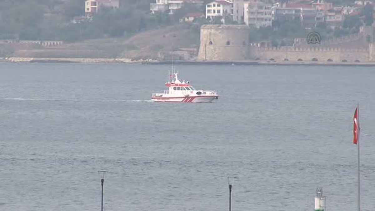 Dev Konteyner Gemisi Çanakkale Boğazı\'ndan Geçti