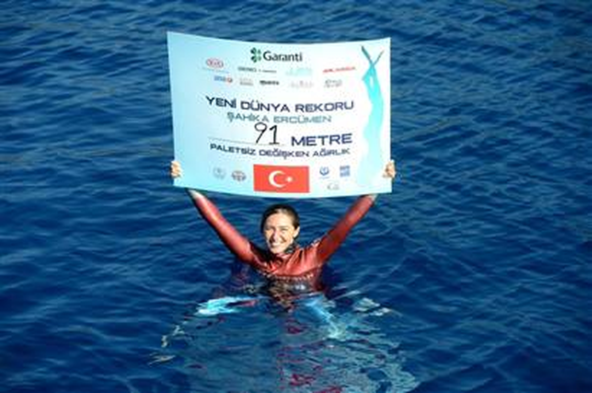 Ercümen\'in 91 Metrelik Dünya Dalış Rekorunu Tescillendi