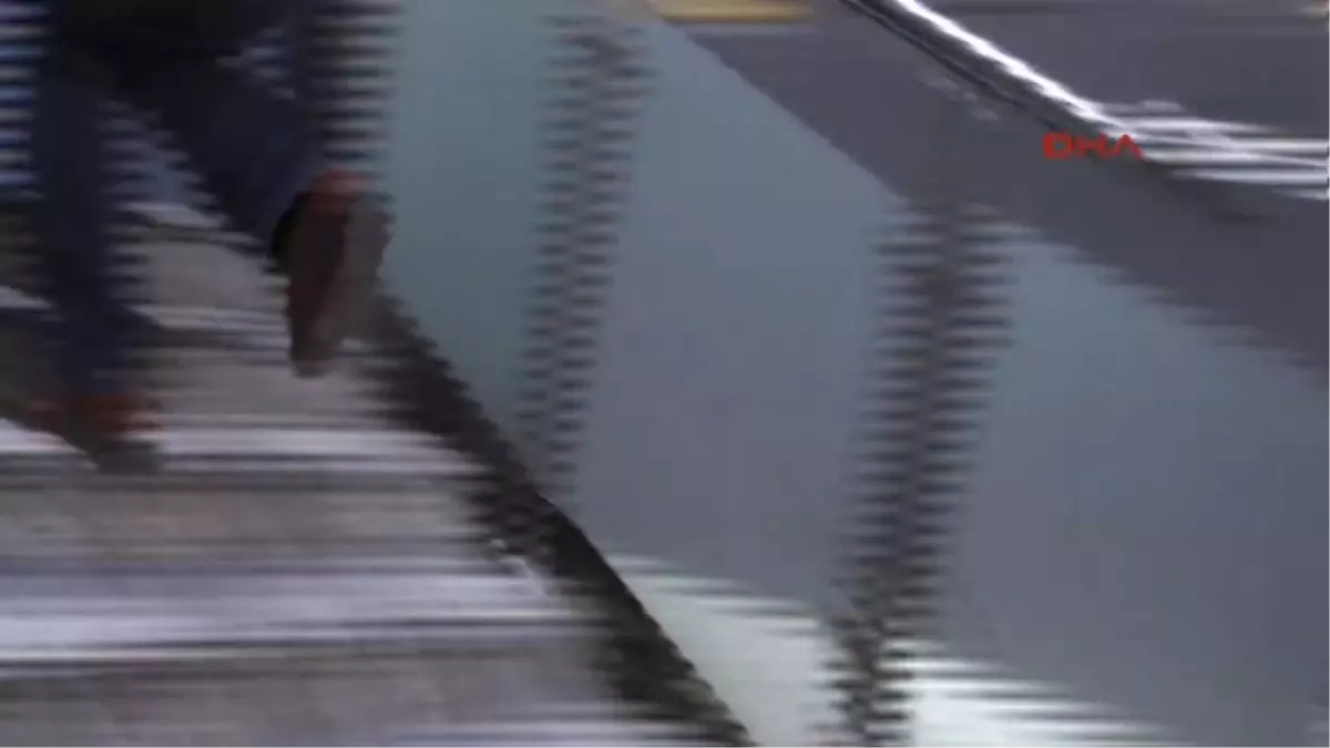 Güven Partisi\'ne Yine Kumar Baskını 8 Gözaltı