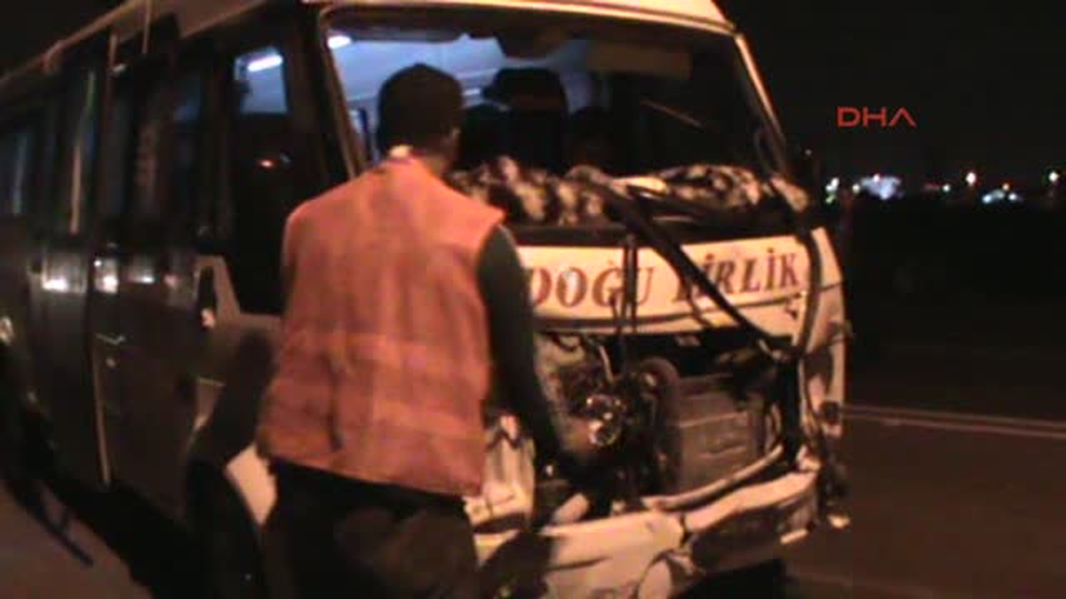 İnegöl\'de 2 Ayrı Trafik Kazasında 17 Kişi Yaralandı