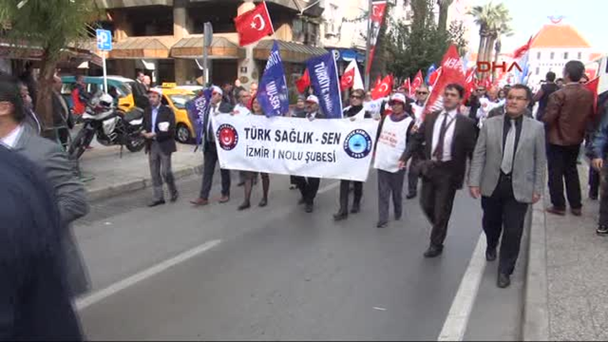İzmir- Memurlar Maaş Zammı İçin Yürüdü