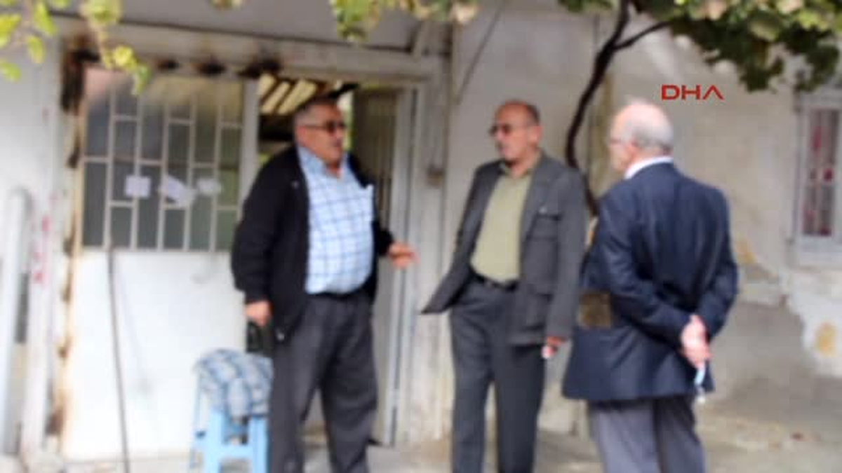 Kore Gazisinin Yakınları Temizliğe Gelen Belediye Ekibini Eve Almadı