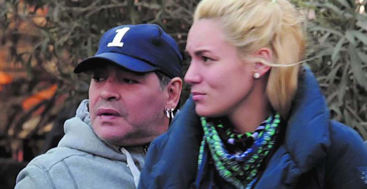 Maradona'dan Bir Skandal Daha: Sevgilisini Yumrukladı!