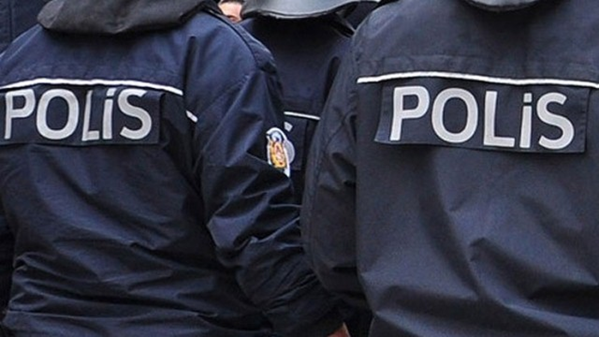 Mersin\'de Dinleme Operasyonu 20 Emniyetçi Gözaltında