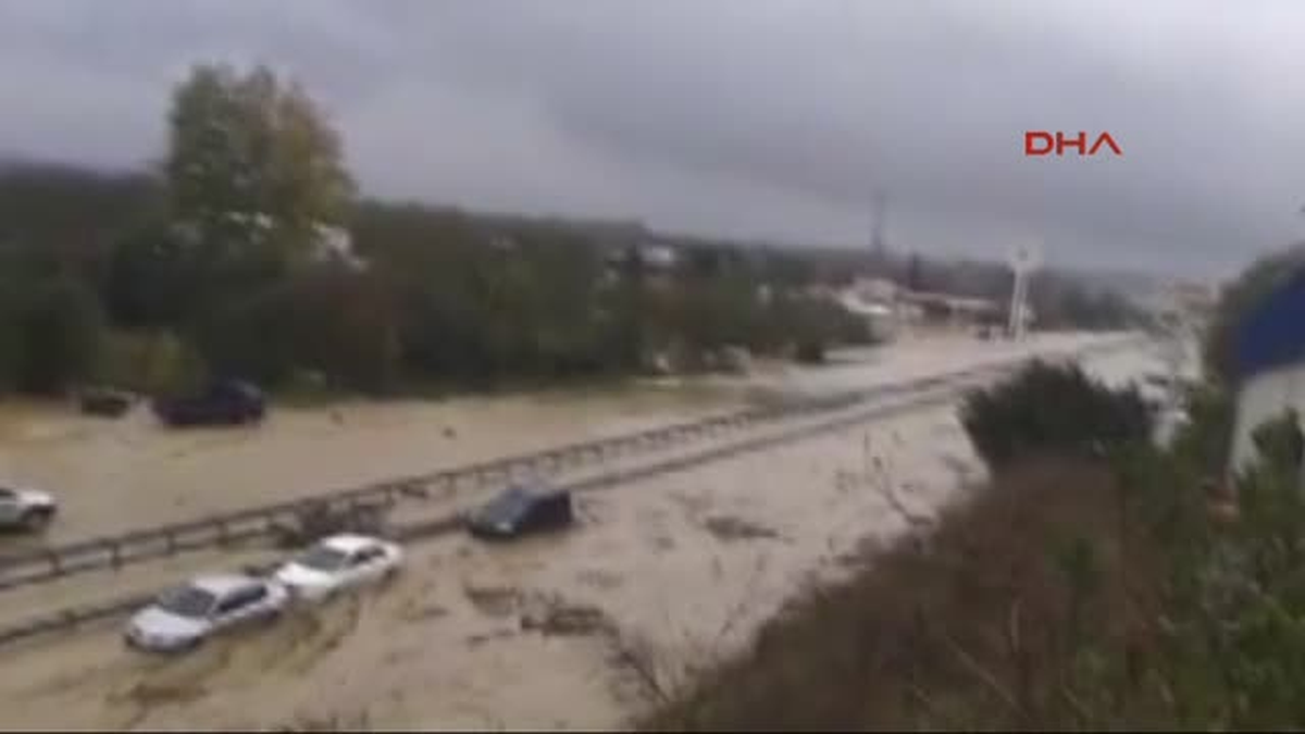 E-5\'i Nehre Çeviren Sel Felaketi Anbean Görüntülendi