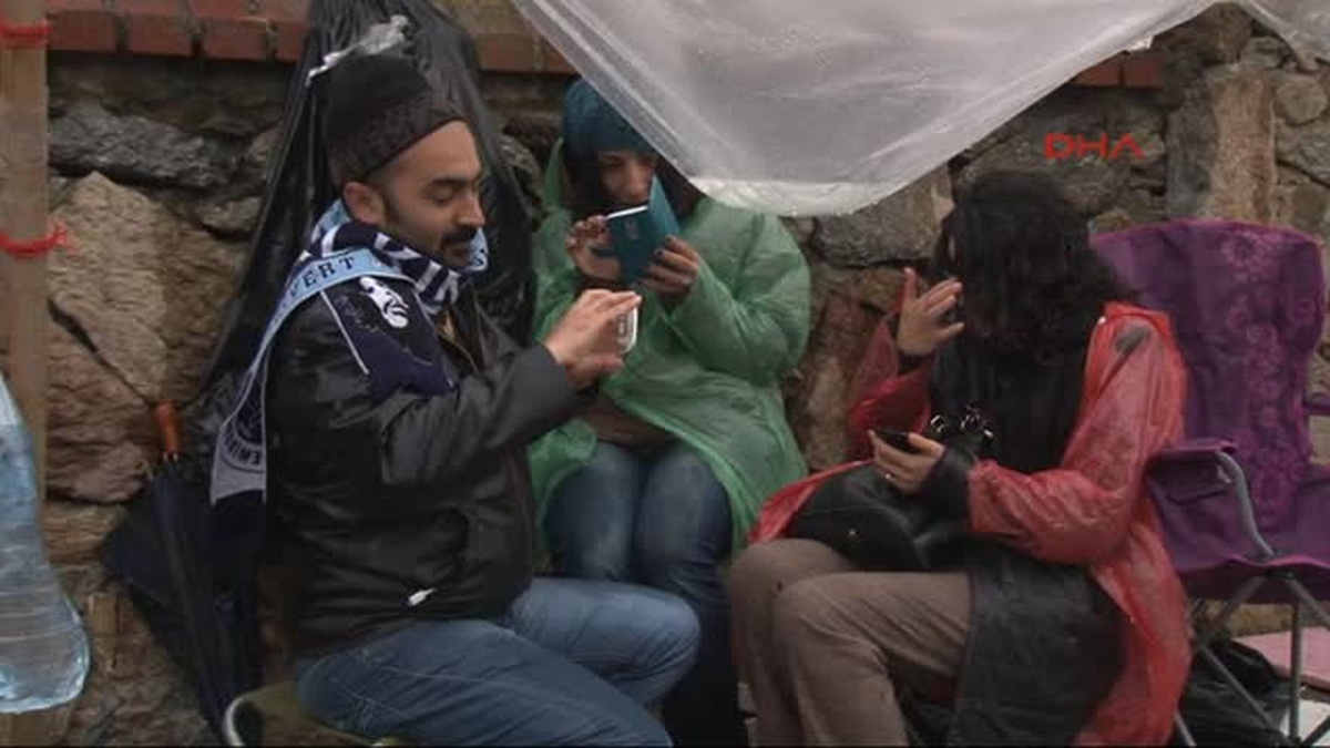 Validebağ\'da "Nöbet" Yağmur Altında Devam Ediyor