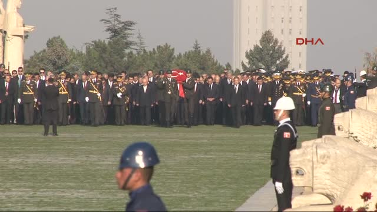 Anıtkabir\'deki Törende Devlet Bahçeli Arka Sıralarda Partililerle Yürüdü -1