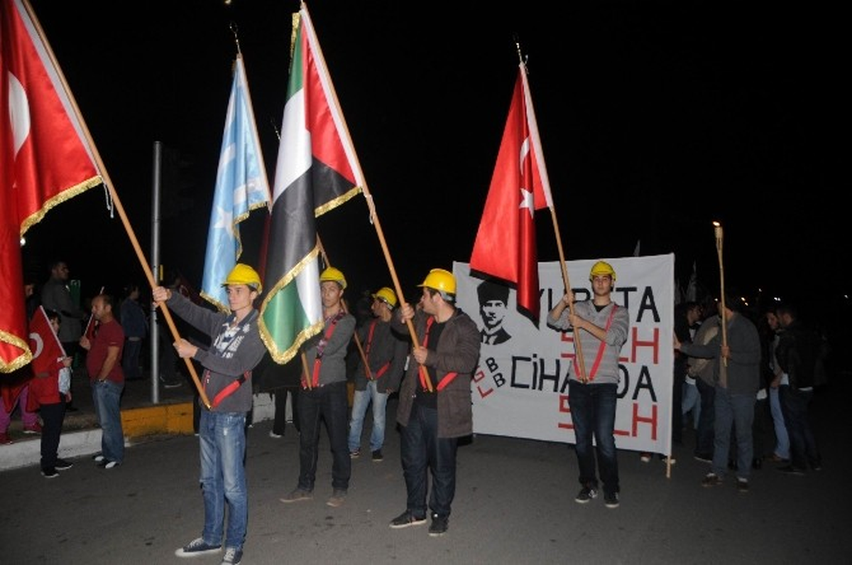 Antalya\'da Baretli Cumhuriyet Yürüyüşü
