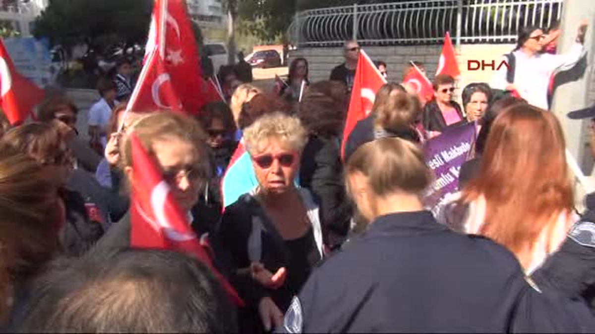 Antalya\'daki Kutlamalarda Cumhuriyetçi Kadınlar Yürütülmedi
