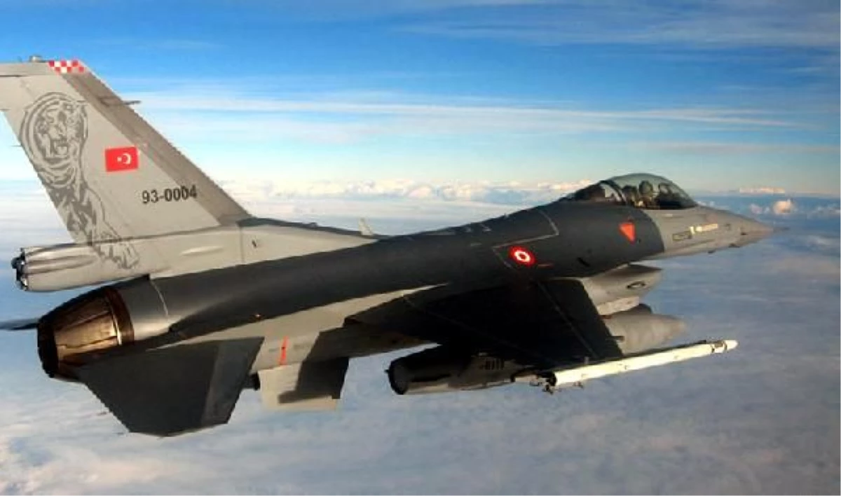 F-4 Savaş Uçağı Ziyarete Açıldı