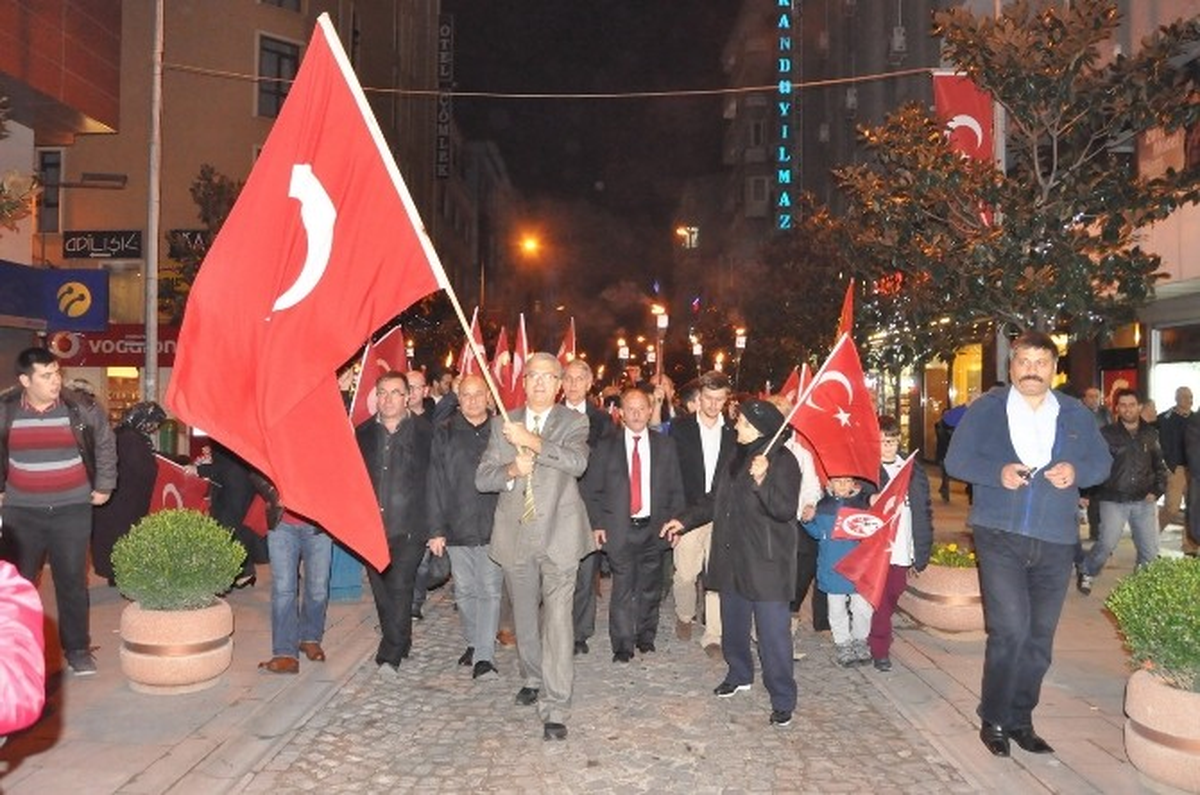 Balıkesir\'de Fener Alayı