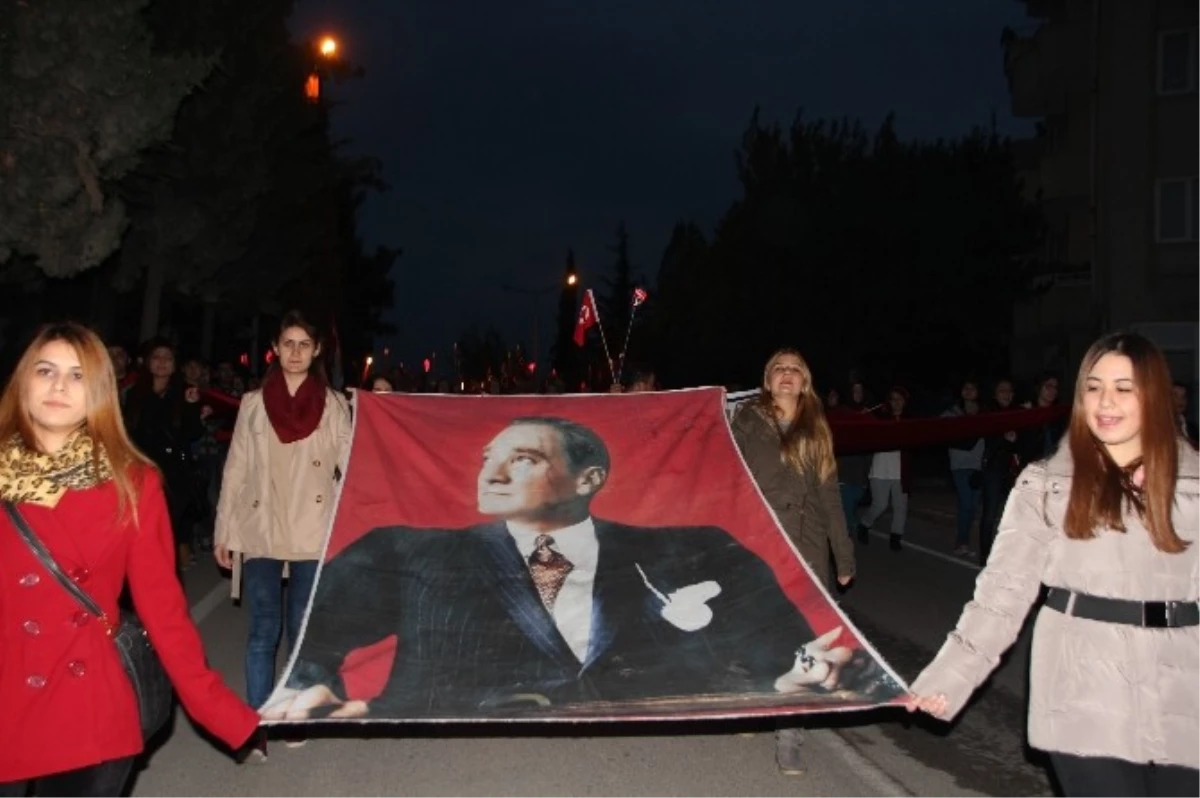 Bilecik\'te "Atatürk ve Bayrak" Yürüyüşü