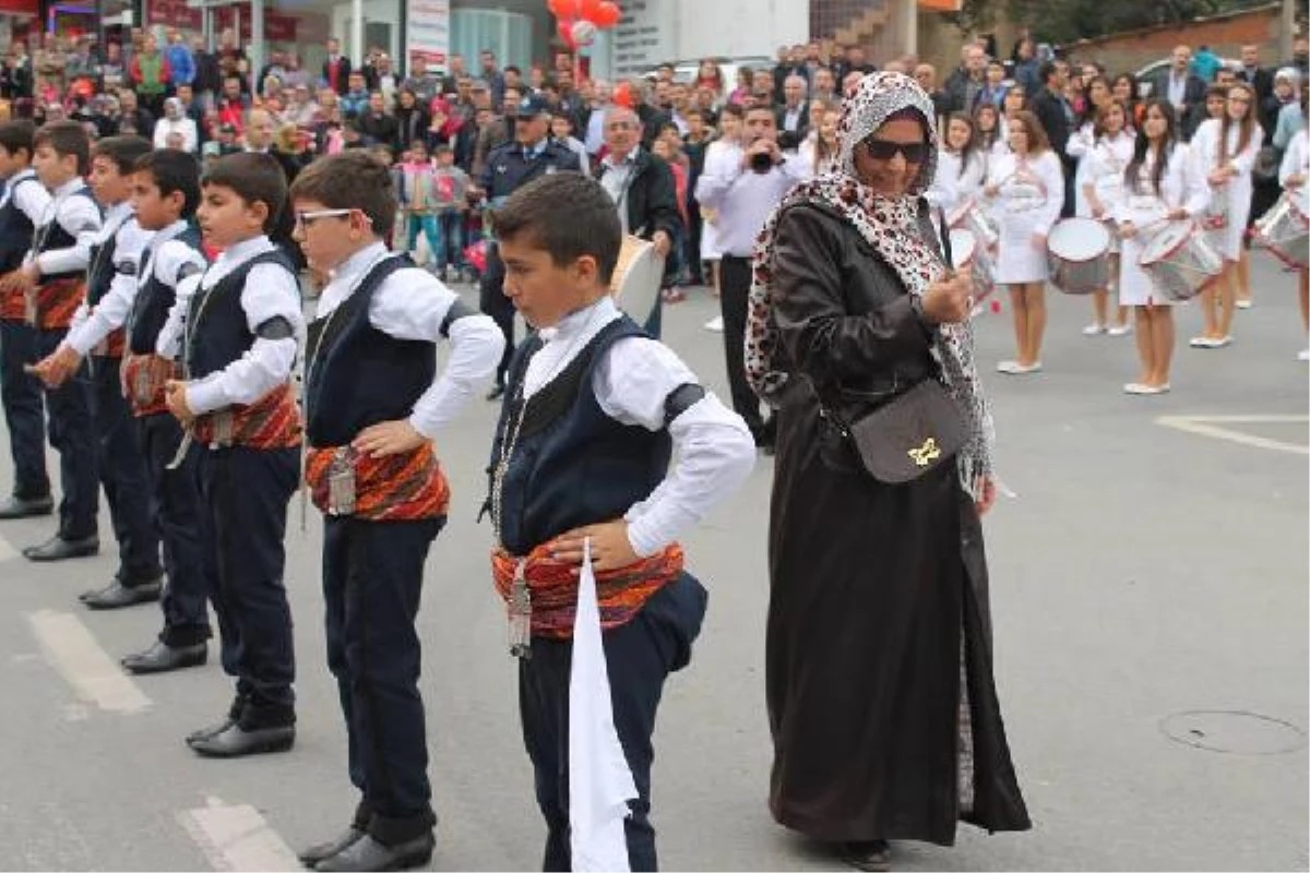 Çayırova\'daki Kutlamada Bıçaklı Kadın Paniği
