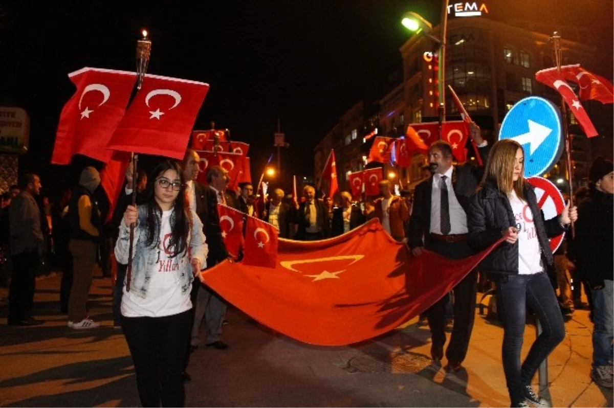 CHP Erzurum İl Teşkilatından Meşaleli Cumhuriyet Yürüyüşü